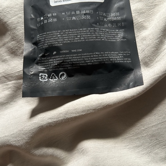 Nike || NIB || Unisex Grey Swoosh Headband - Picture 5 of 5